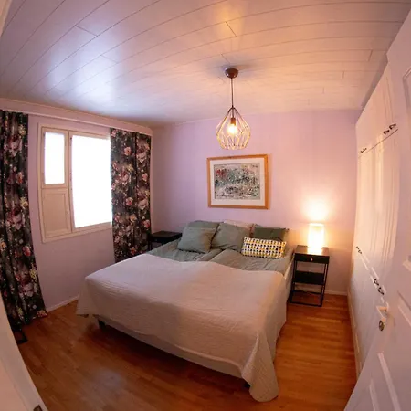 Quiet With Sauna Near Santas Village アパート